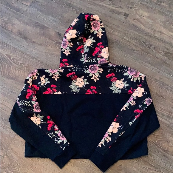 Puma Floral Cropped Sweater - Picture 7 of 7